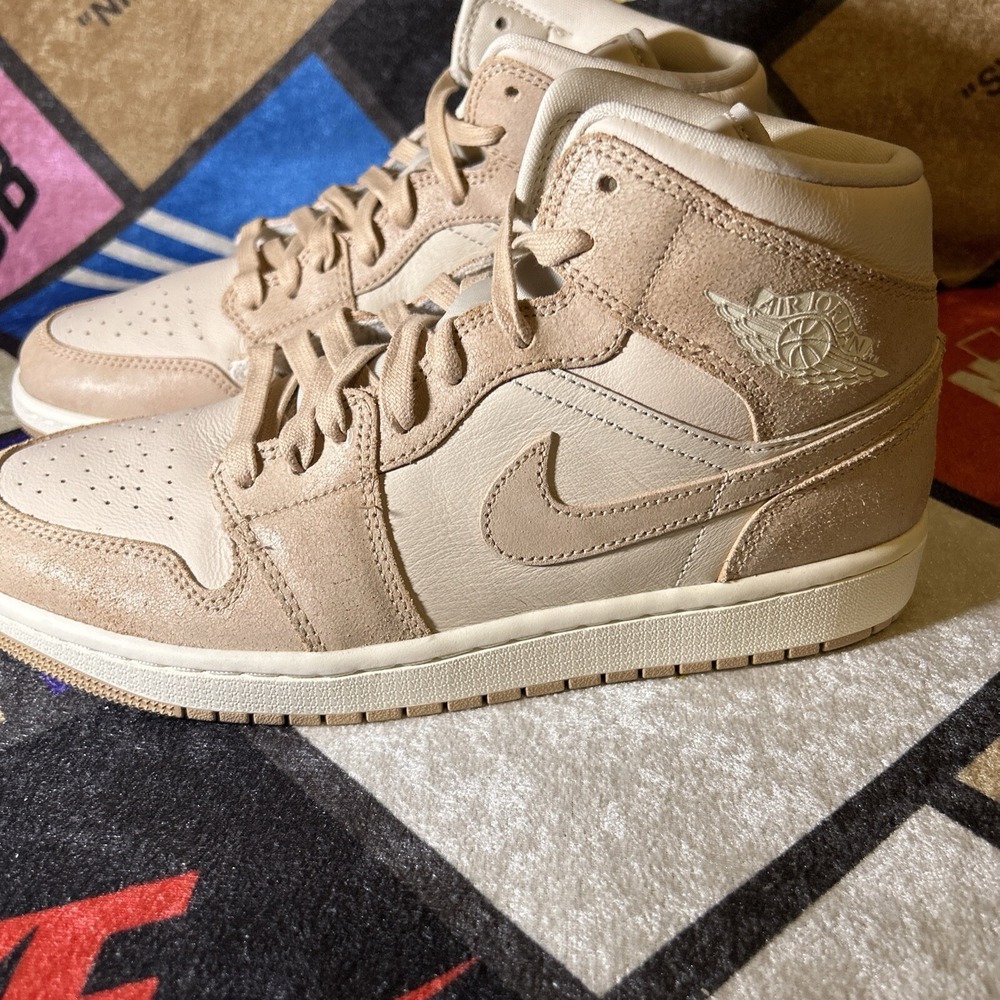 Air Jordan 1 Mid SE Women's Size 12 / Men's 10.5